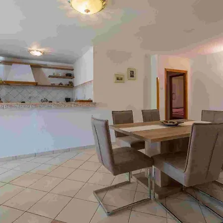 In 39351 Apartment *