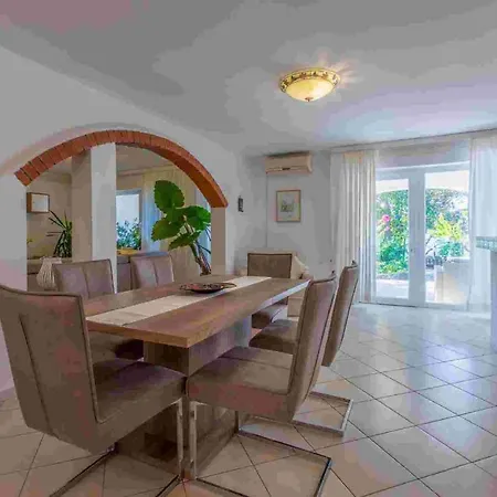 Apartment In 39351