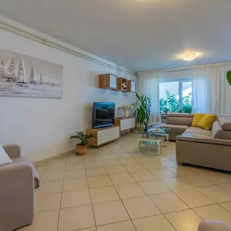 In 39351 Crikvenica