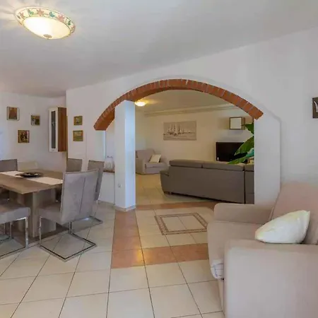 In 39351 * Crikvenica