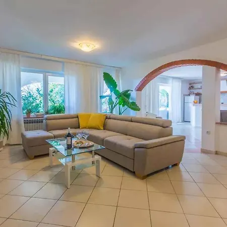 In 39351 Apartment